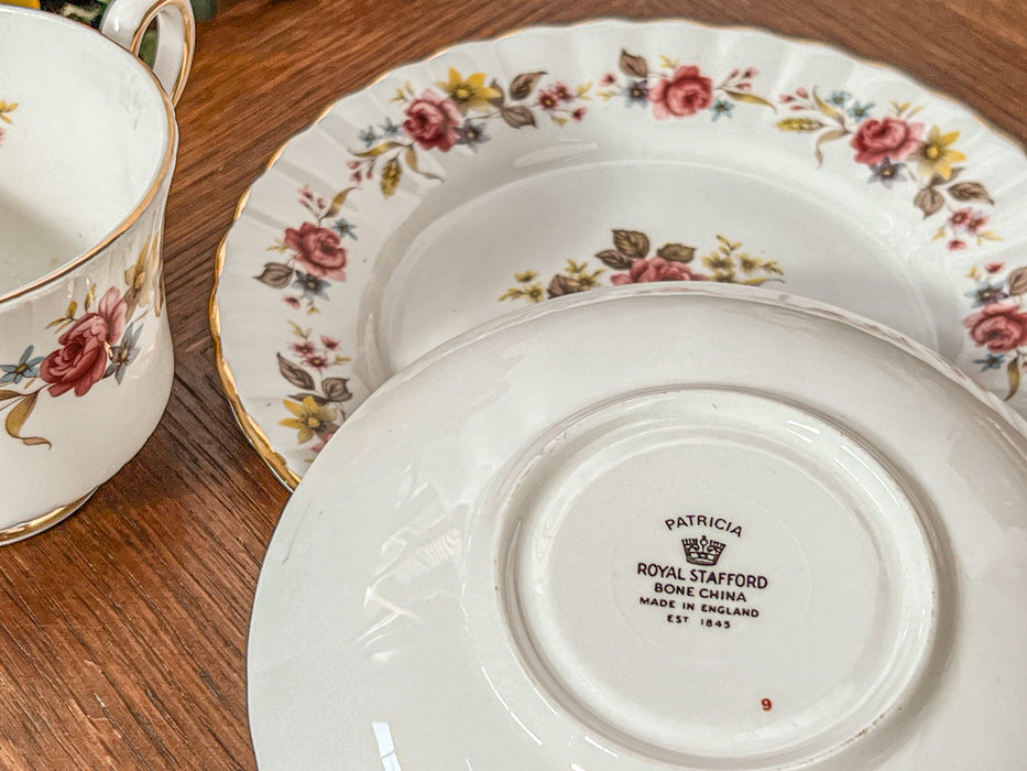 カップ&ソーサー(トリオ) b137