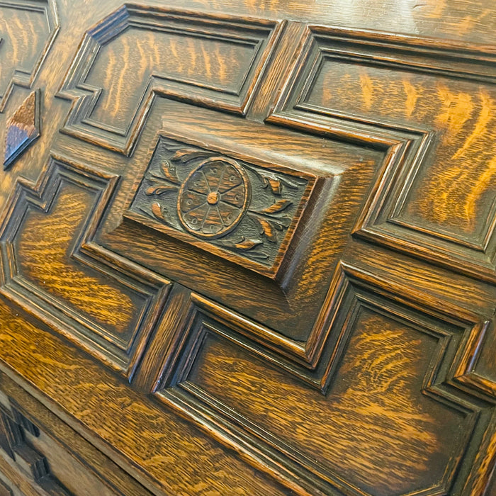 木材に見る家具の歴史「オーク・ウォルナットの時代」